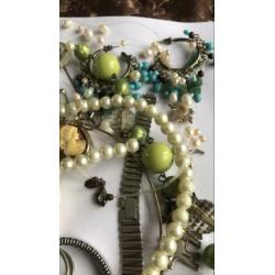 Lot van sieraden