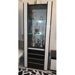 Hoogglans vitrine kast meubels