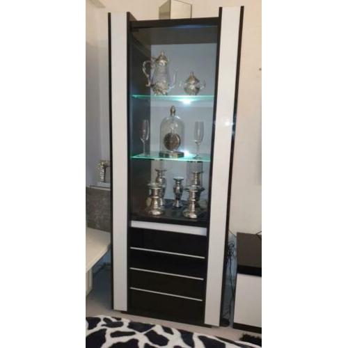 Hoogglans vitrine kast meubels
