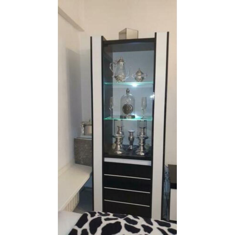 Hoogglans vitrine kast meubels