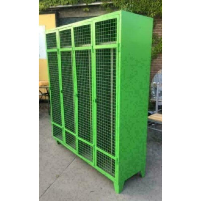 gaderobekast / industrieeel / oude lockerkast
