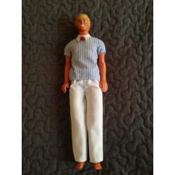 Wegens overcompleet te koop 5 Barbies en 1 Ken