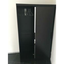 Kledingkast met grote spiegel