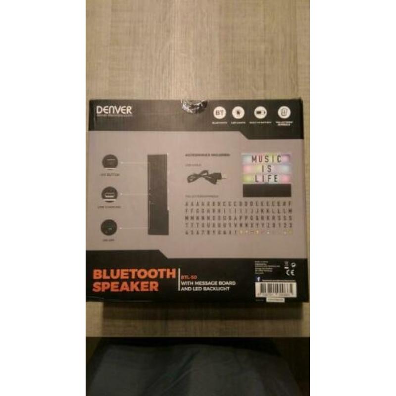 Nieuwe Bluetooth speaker met led letters bord