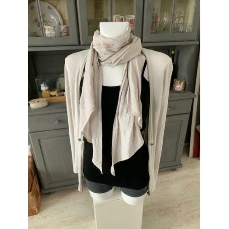 Leuk beige vest van Yaya maat S