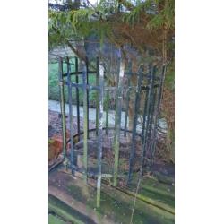 Ijzeren boom omhulsel en stalen platen, minstens 7 platen