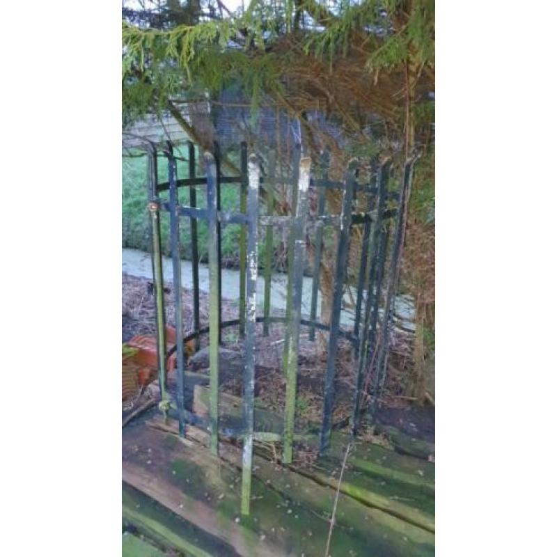 Ijzeren boom omhulsel en stalen platen, minstens 7 platen