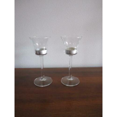 glazen waxinelichthouders op voet 16,5 cm., 2 stuks