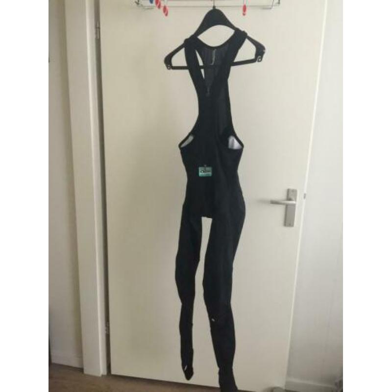 Assos fietsjack iJ.tiBuru.4 en fietsbroek met betels
