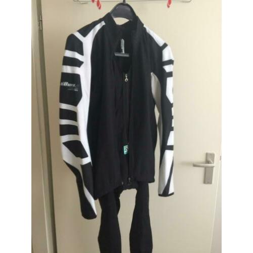 Assos fietsjack iJ.tiBuru.4 en fietsbroek met betels