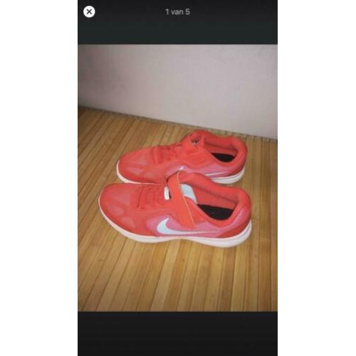 Nike sneakers maat 35