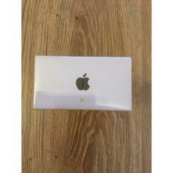 Iphone 11 128GB geseald met aankoopbon erbij. Garantie