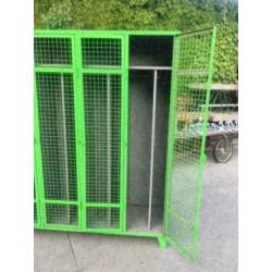 gaderobekast / industrieeel / oude lockerkast