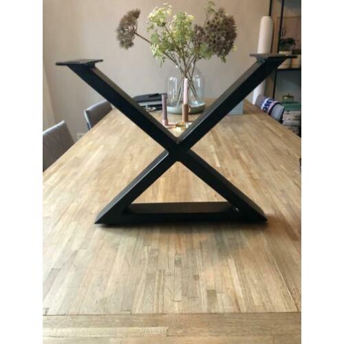 Stalen X pootjes voor salon tafel.
