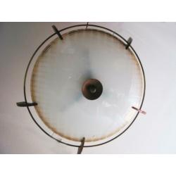 grote plafondlamp, plafonnière, teak, koper, goud, glas.