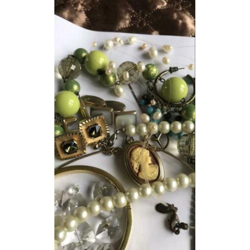 Lot van sieraden