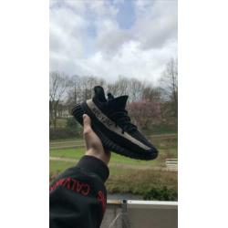 Adidas Yeezy Boost 350 V2 Core Black White Oreo 40 2/3 US7.5