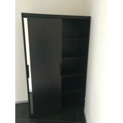 Kledingkast met grote spiegel