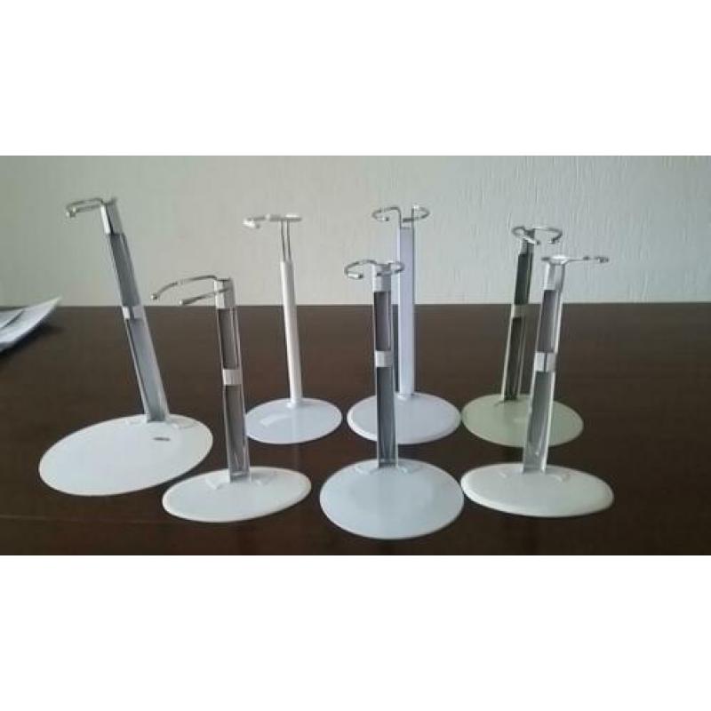 Metalen poppenstandaard, 7 stuks