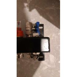 6 groepsvloerverwarmings verdeler met flowmeters