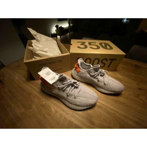 Yeezy Boost 350 V2 Tail Light Maat 44 US10