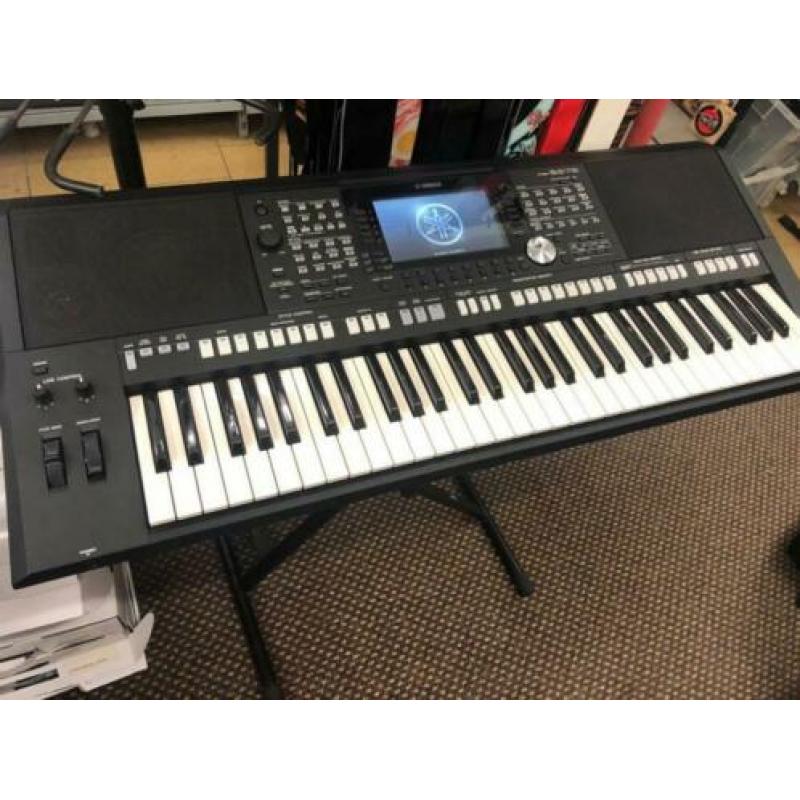 veel Keyboards Yamaha, Korg, Roland