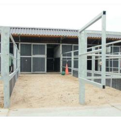 Stal met uitloop bij Paardenpension de Veerstalhoeve