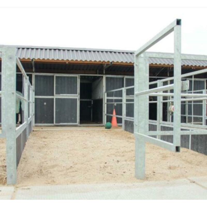 Stal met uitloop bij Paardenpension de Veerstalhoeve