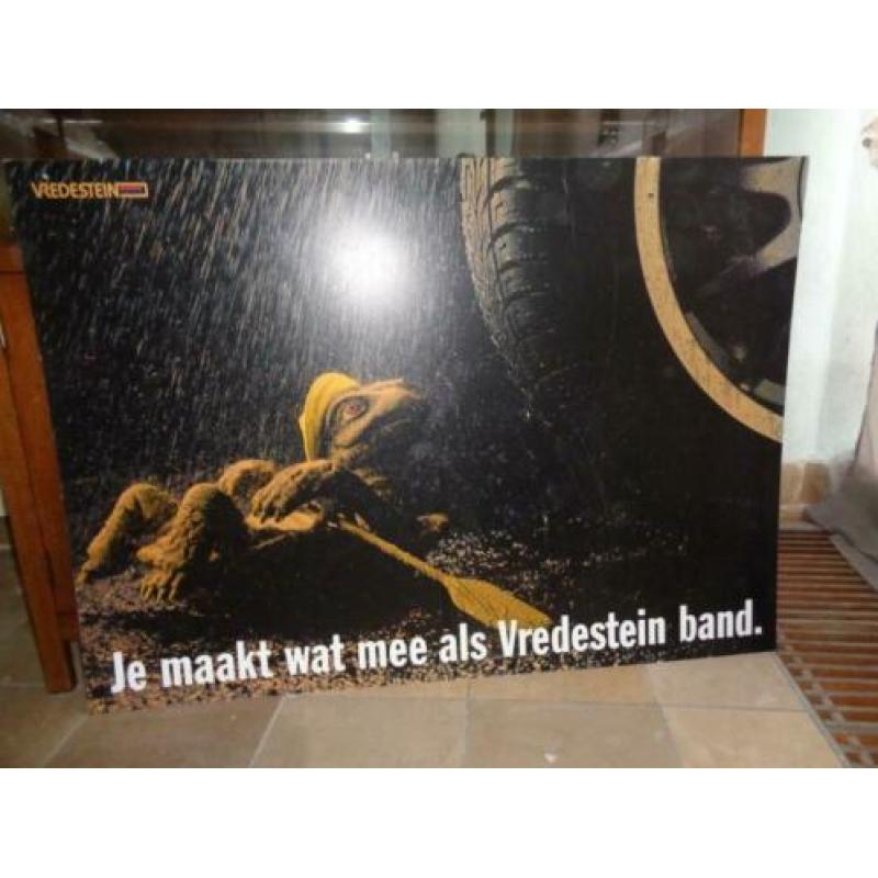 Drie grote reclame platen van Vredestein kunststof