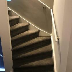 Wij bekleden uw trap netjes tegen de goedkoopste prijs !