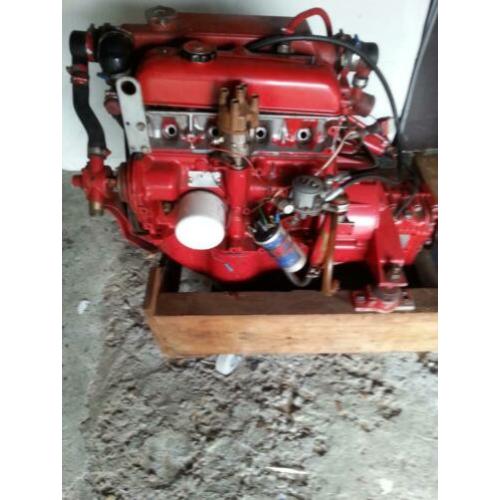 DTN Scheepsmotor 42 PK benzine.