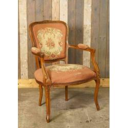 Oude brocante Louis XV stoel met roze bekleding - fauteuil