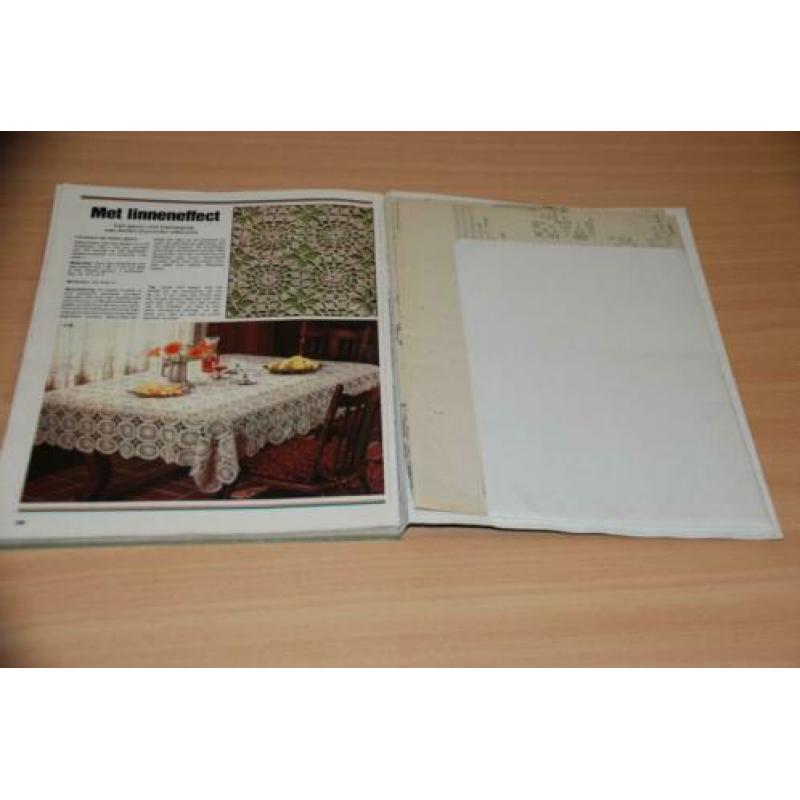 Burda leerboek voor de haakkunst.