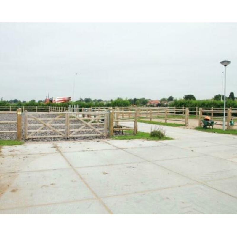 Stal met uitloop bij Paardenpension de Veerstalhoeve
