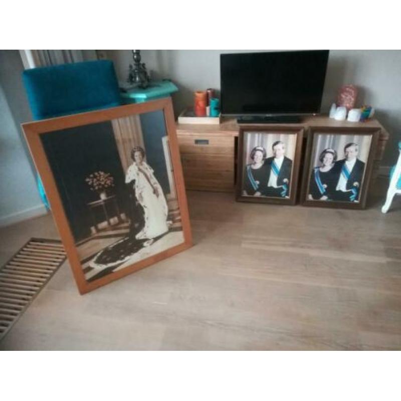 3 statie portretten Beatrix en Claus. .