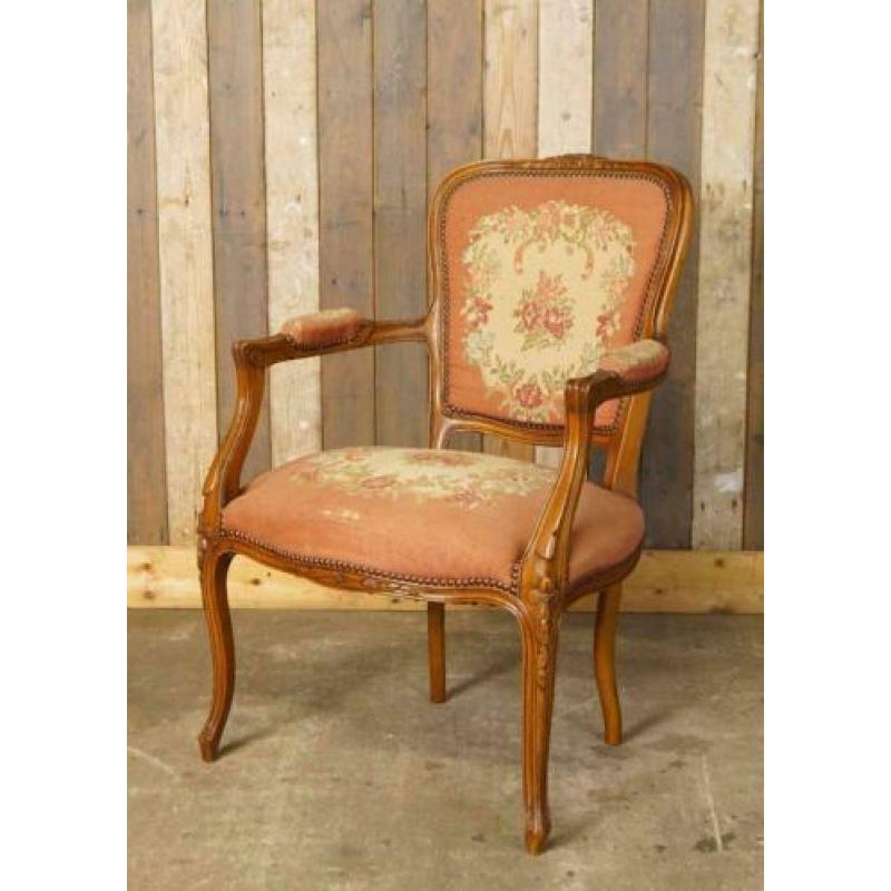 Oude brocante Louis XV stoel met roze bekleding - fauteuil