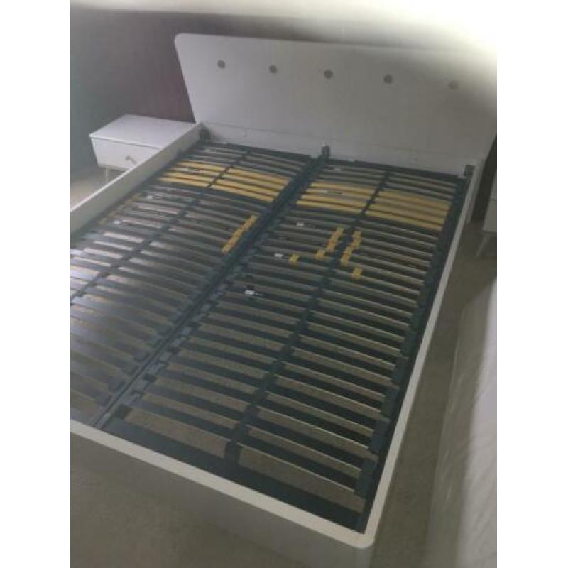 Tweepersoons vintage look bed