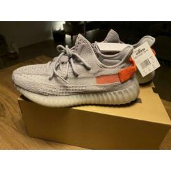 Yeezy Boost 350 V2 Tail Light Maat 44 US10