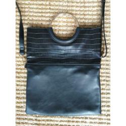 Superleuk PU lederlook tas met goudkleurige greep en tasje
