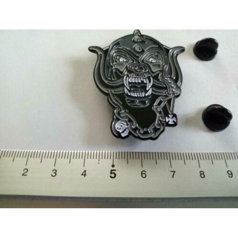 Motorhead erg mooie snaggletooth shaped metal pin speld n9
