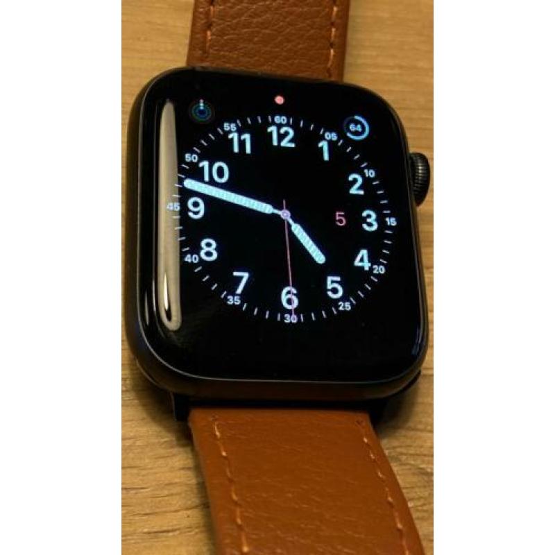 Apple Watch Series 5 / 44mm / 5 extra bandjes / Nieuwstaat