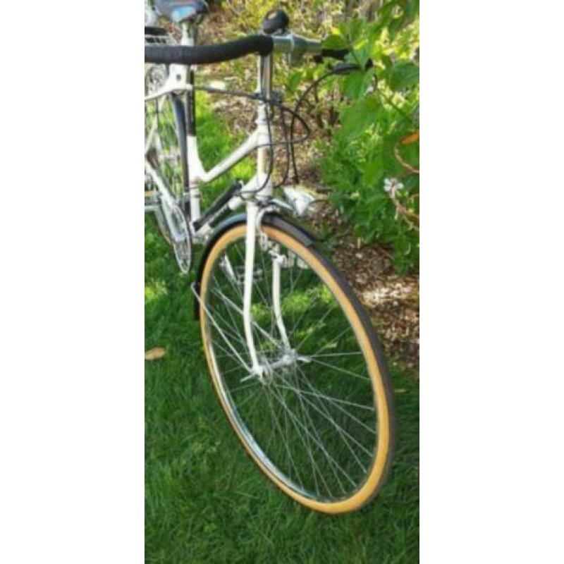 Een nieuwe Batavus Champion tourfiets. Uit 1978