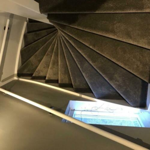 Wij bekleden uw trap netjes tegen de goedkoopste prijs !