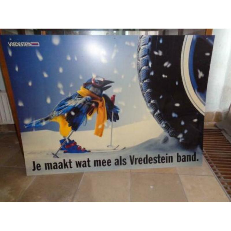 Drie grote reclame platen van Vredestein kunststof