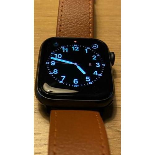 Apple Watch Series 5 / 44mm / 5 extra bandjes / Nieuwstaat