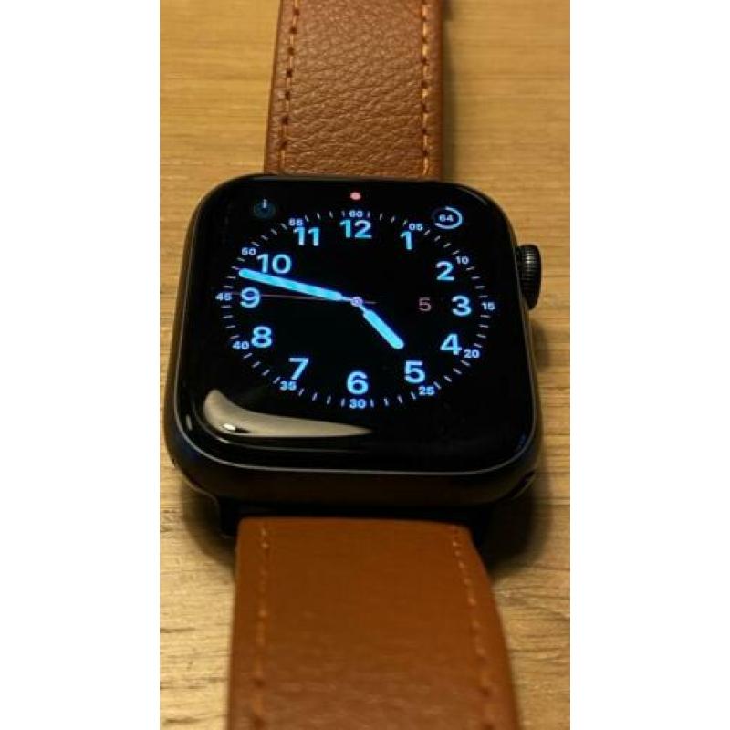 Apple Watch Series 5 / 44mm / 5 extra bandjes / Nieuwstaat