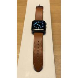 Apple Watch Series 5 / 44mm / 5 extra bandjes / Nieuwstaat