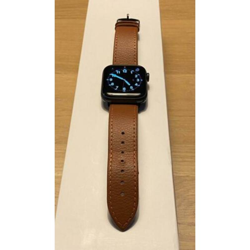 Apple Watch Series 5 / 44mm / 5 extra bandjes / Nieuwstaat