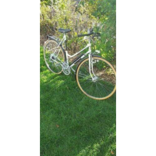 Een nieuwe Batavus Champion tourfiets. Uit 1978