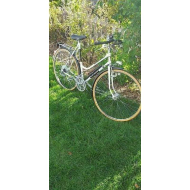 Een nieuwe Batavus Champion tourfiets. Uit 1978